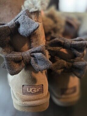 UGG  BAILEY BOW 11 BOOTS WOMENS SIZE 8